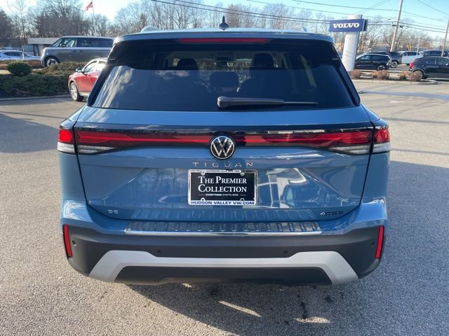 Used 2025 Volkswagen Tiguan SE w/ Panoramic Sunroof Package image 3