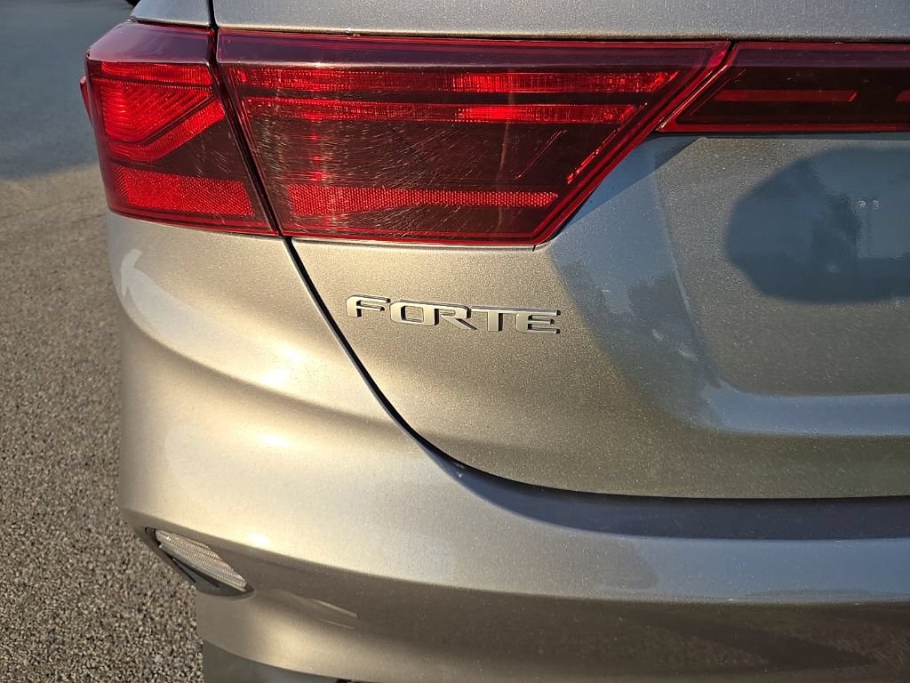 Used 2024 Kia Forte LXS FWD image 5