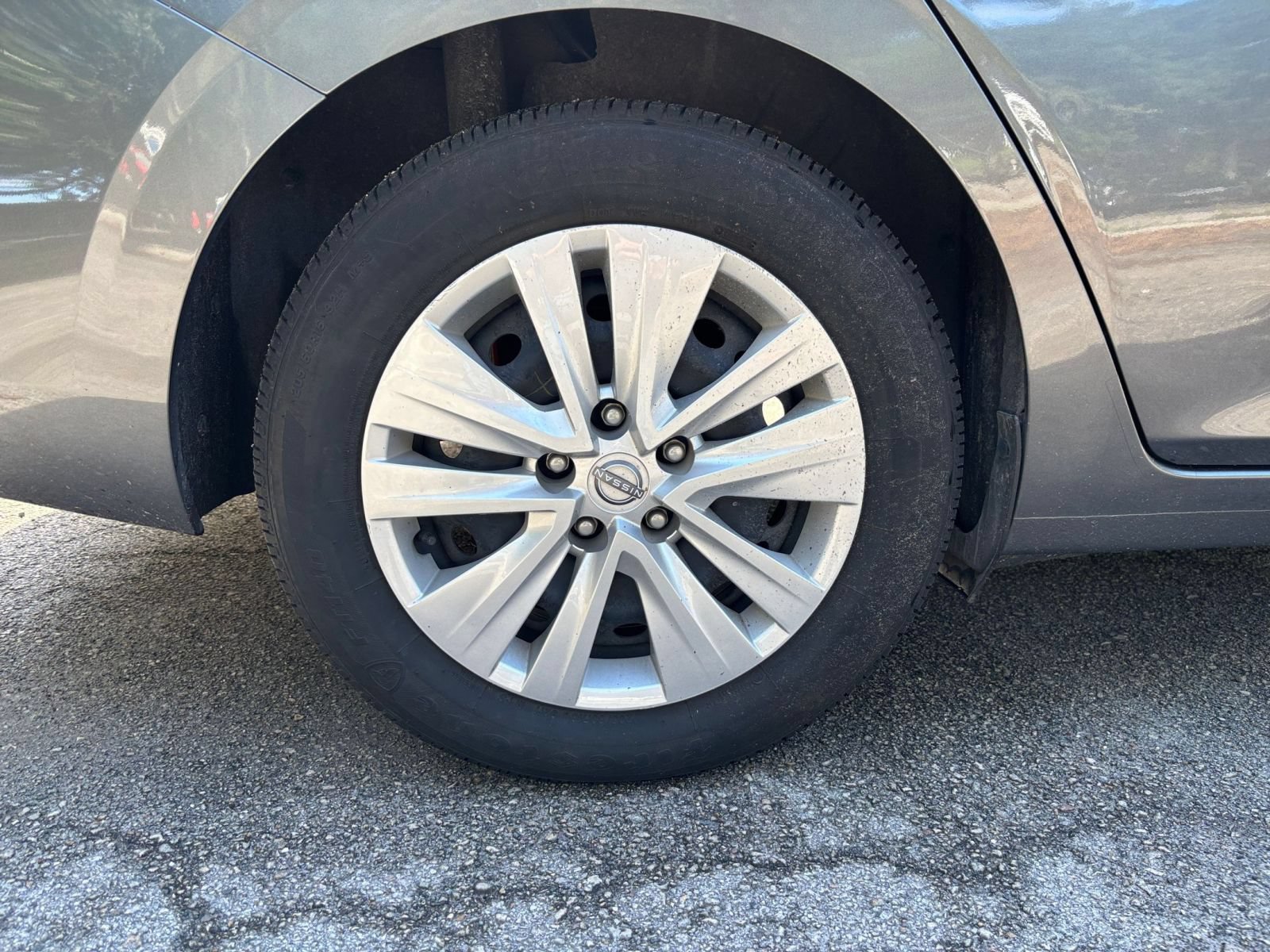 Used 2025 Nissan Sentra S FWD image 28