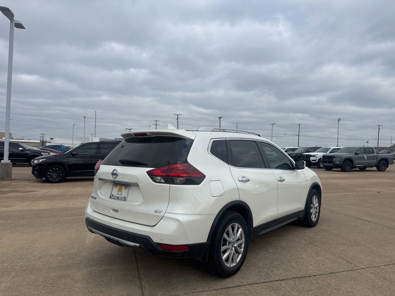 Used 2020 Nissan Rogue SV image 16