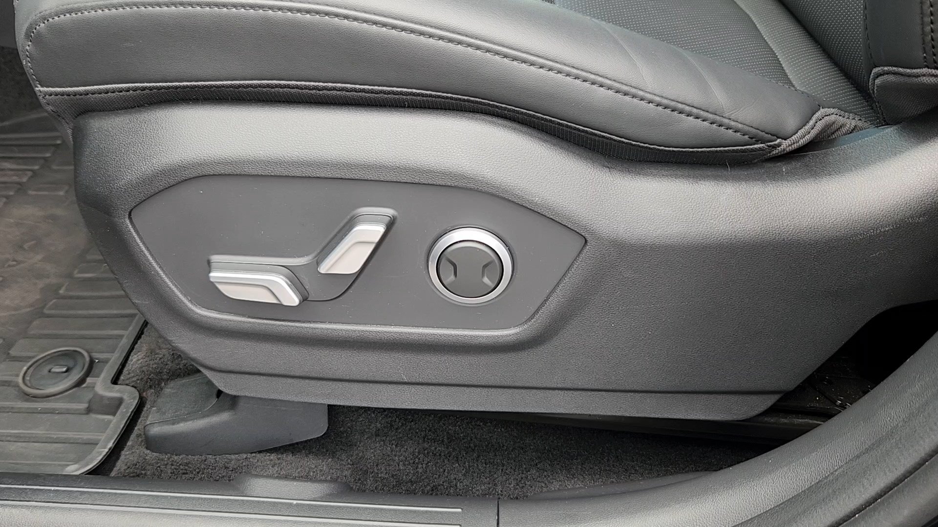Certified 2025 Hyundai Santa Fe XRT AWD/4WD image 8