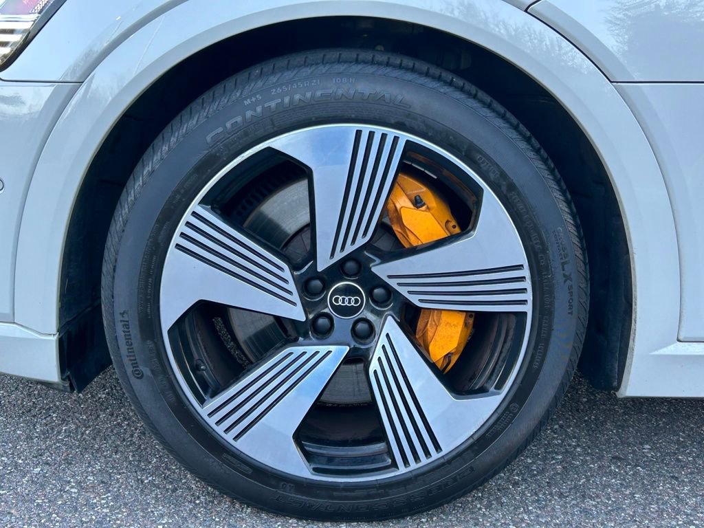 Used 2022 Audi e-tron Premium Plus w/ Premium Plus Package image 51