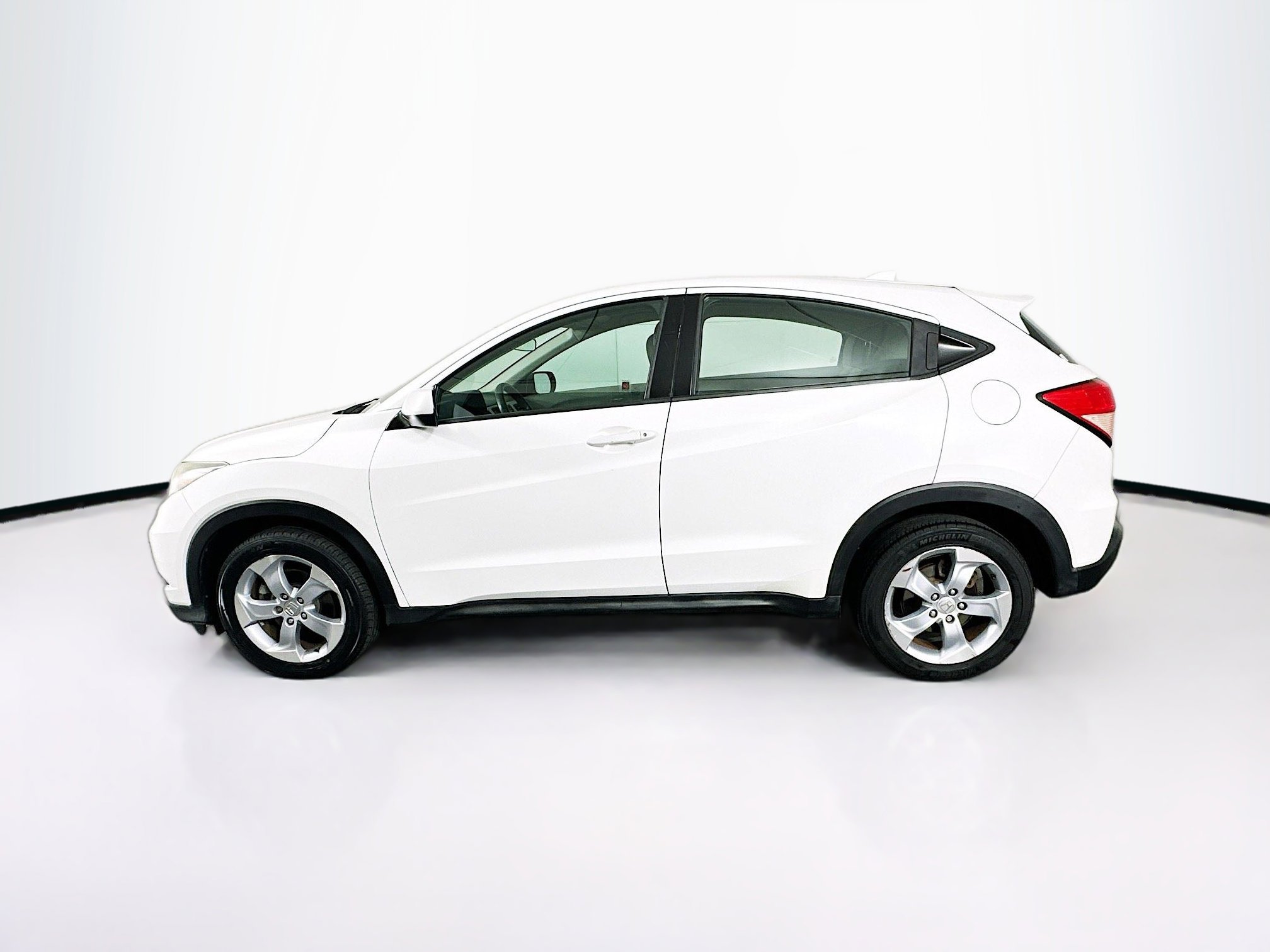 Used 2016 Honda HR-V LX image 4