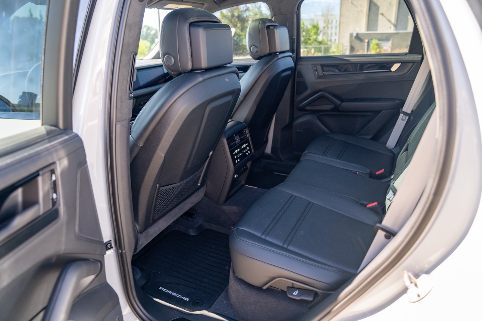 Certified 2025 Porsche Cayenne GTS AWD/4WD image 23