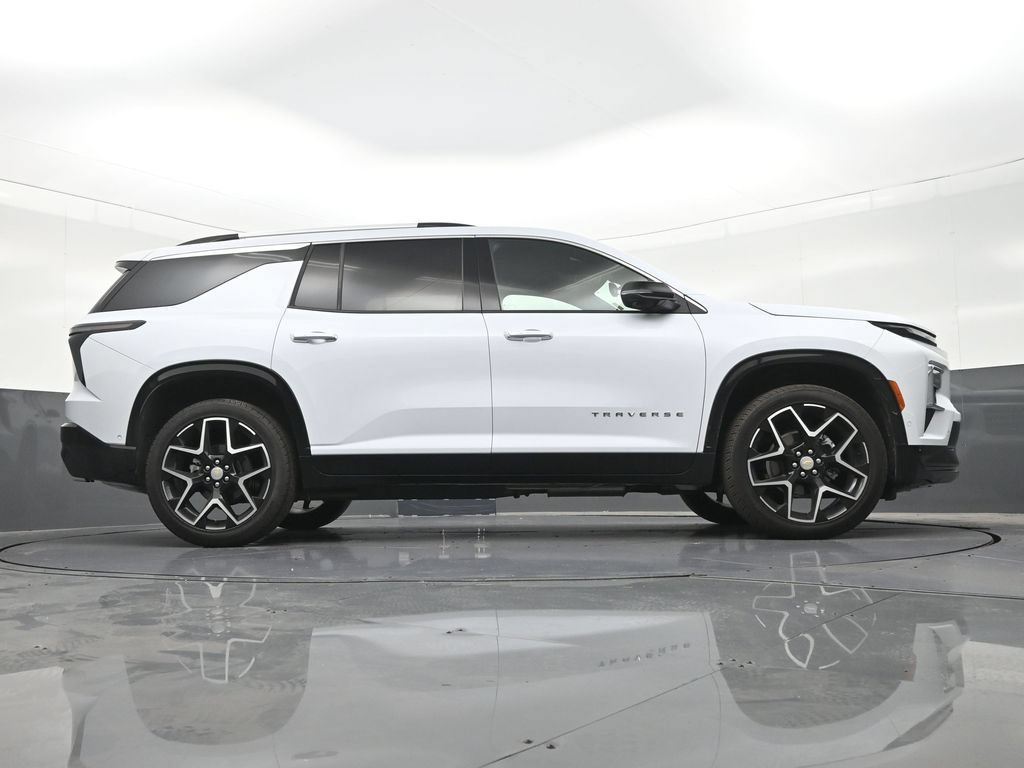 Used 2026 Chevrolet Traverse High Country FWD image 31