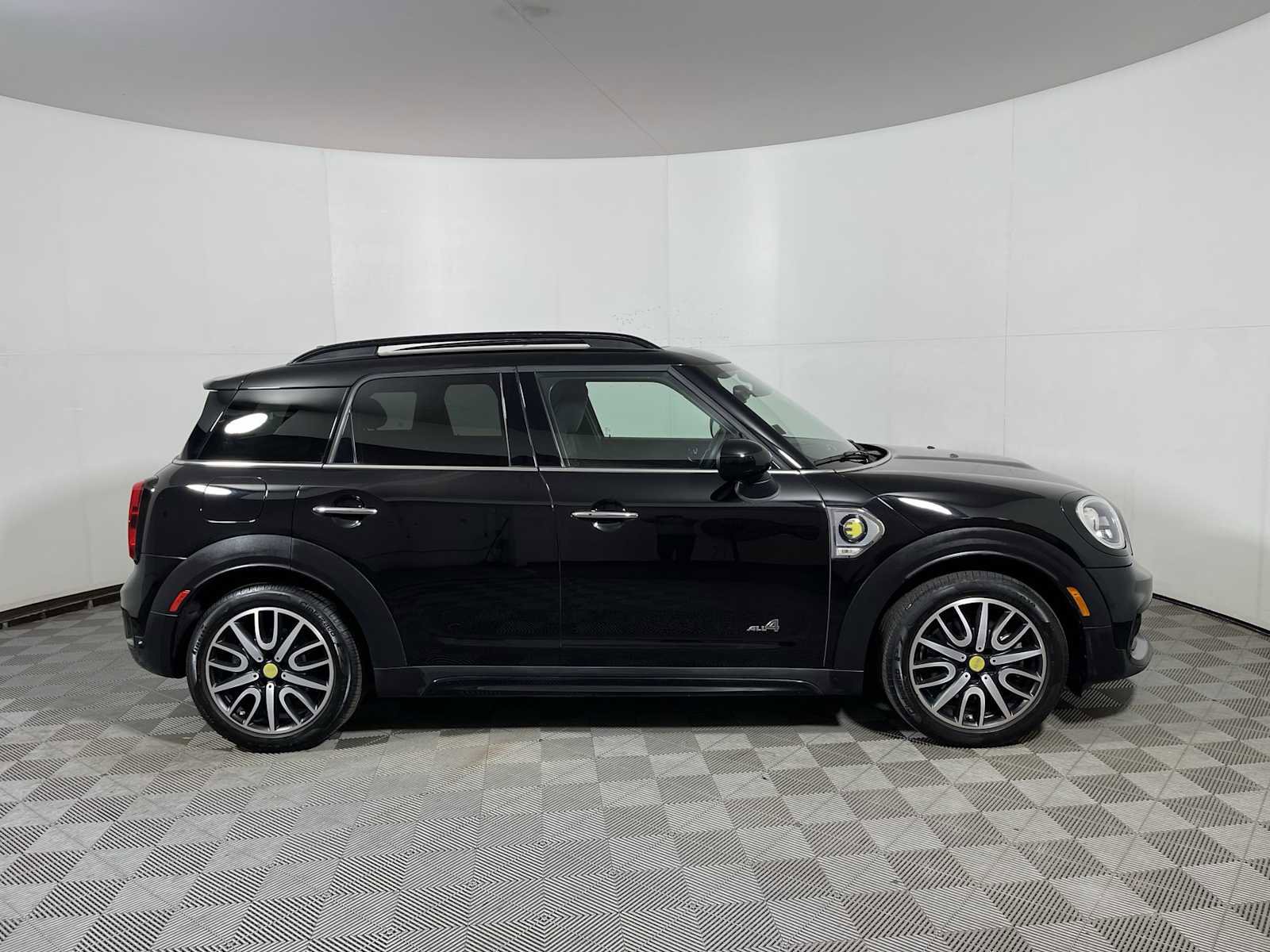 Used 2019 MINI Cooper Countryman SE w/ Signature Upholstery Package image 7