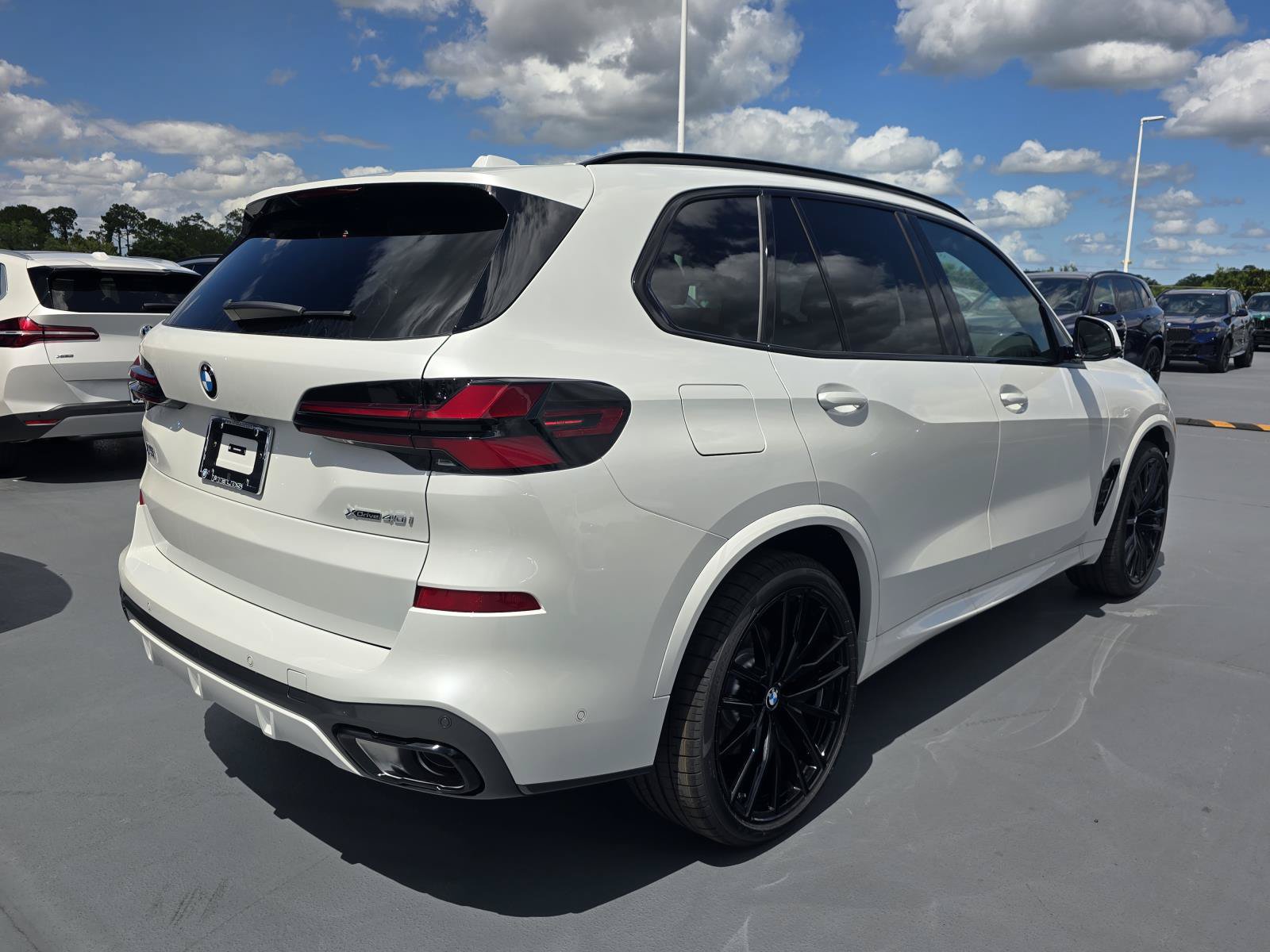 New 2026 BMW X5 xDrive40i w/ M Sport Package AWD/4WD image 4