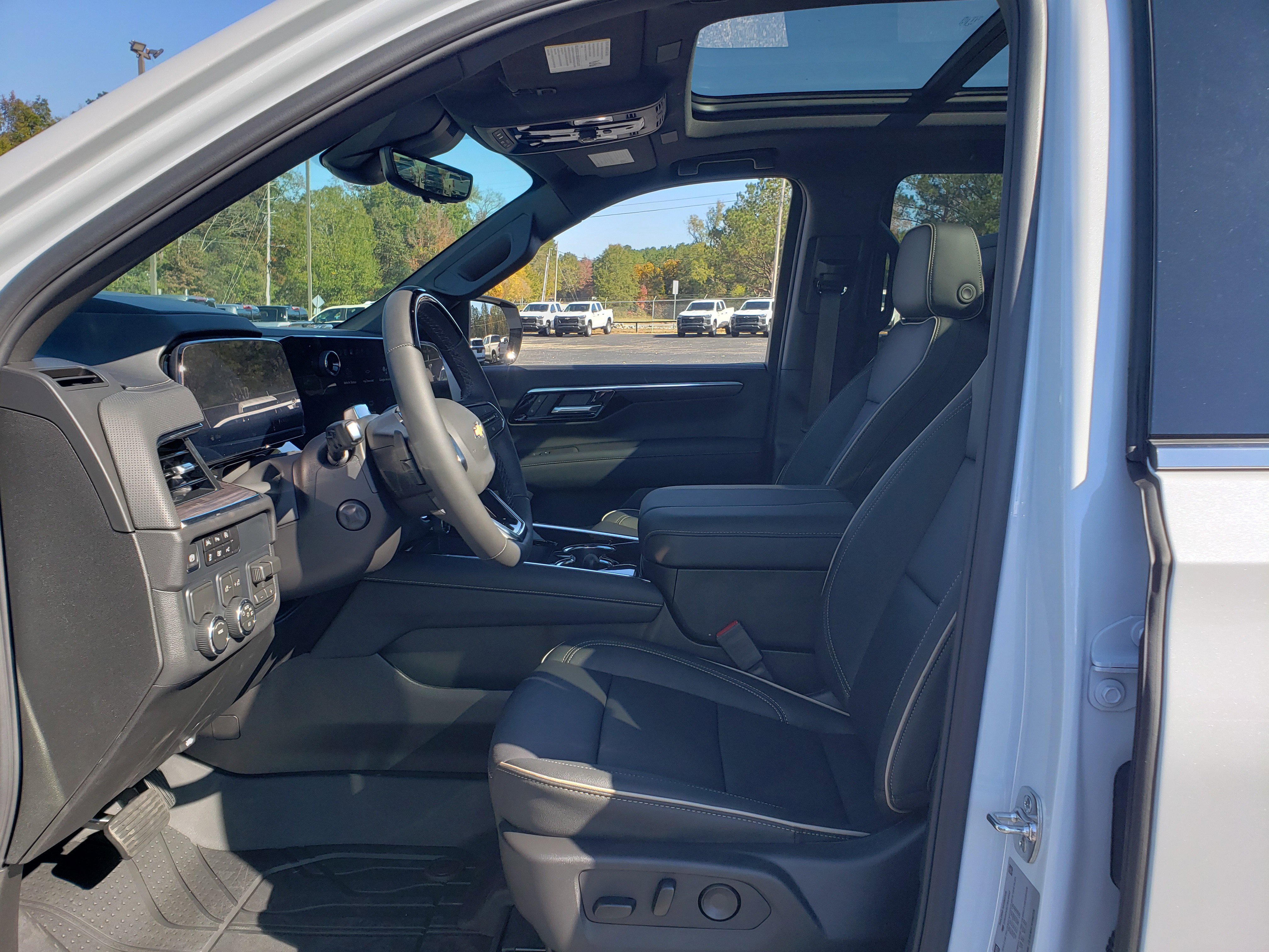 New 2026 Chevrolet Suburban Premier image 30