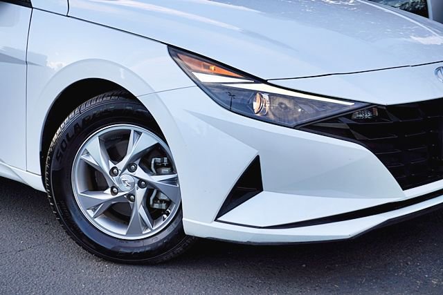 Used 2021 Hyundai Elantra SE w/ Cargo Package image 4