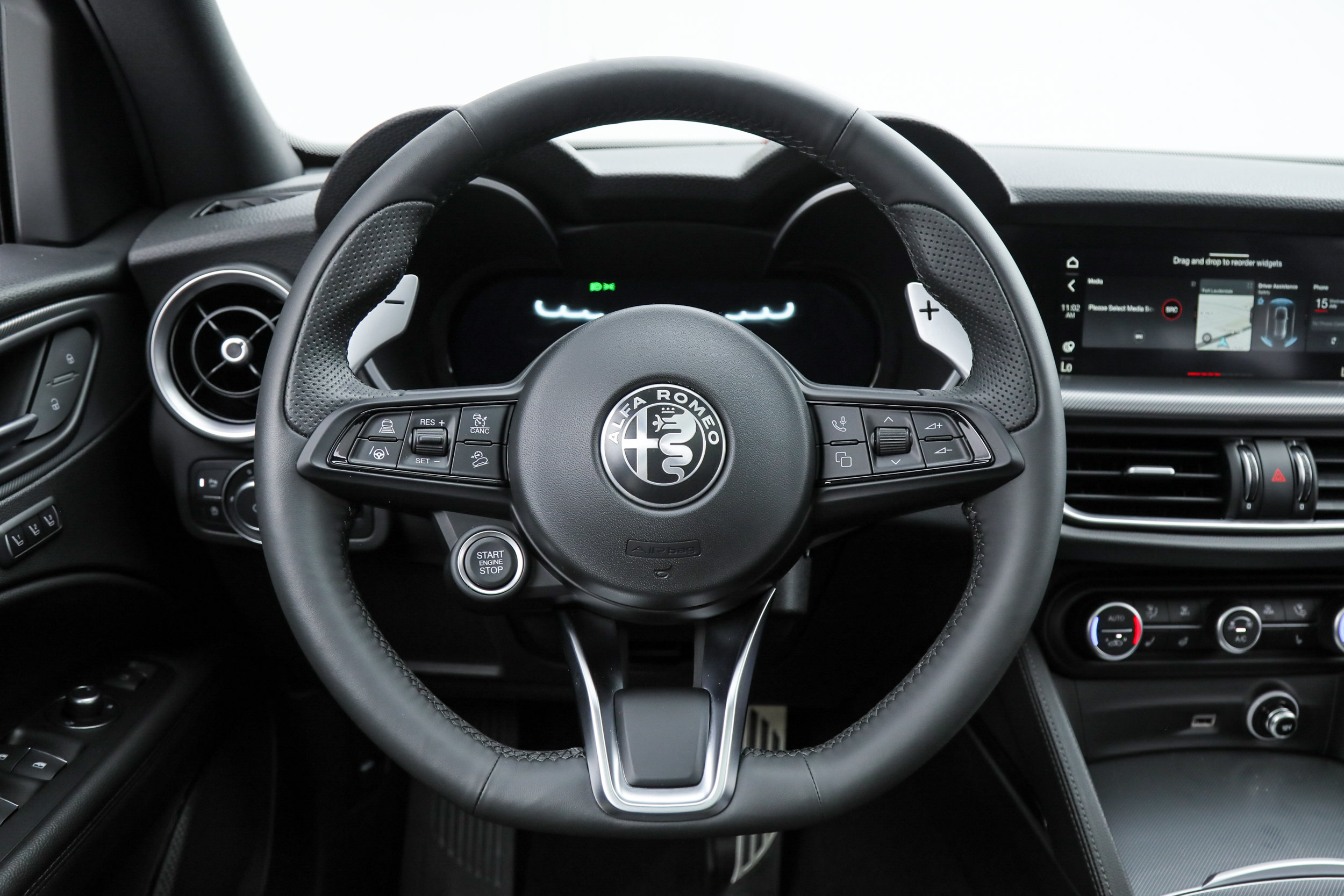 New 2025 Alfa Romeo Stelvio Sprint w/ Convenience Package AWD/4WD image 17