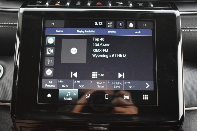 Used 2023 Jeep Grand Cherokee Laredo image 27