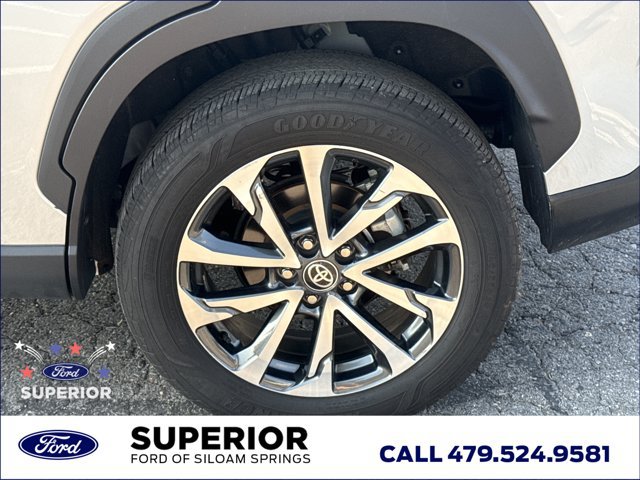 Used 2025 Toyota Corolla Cross XLE FWD image 15