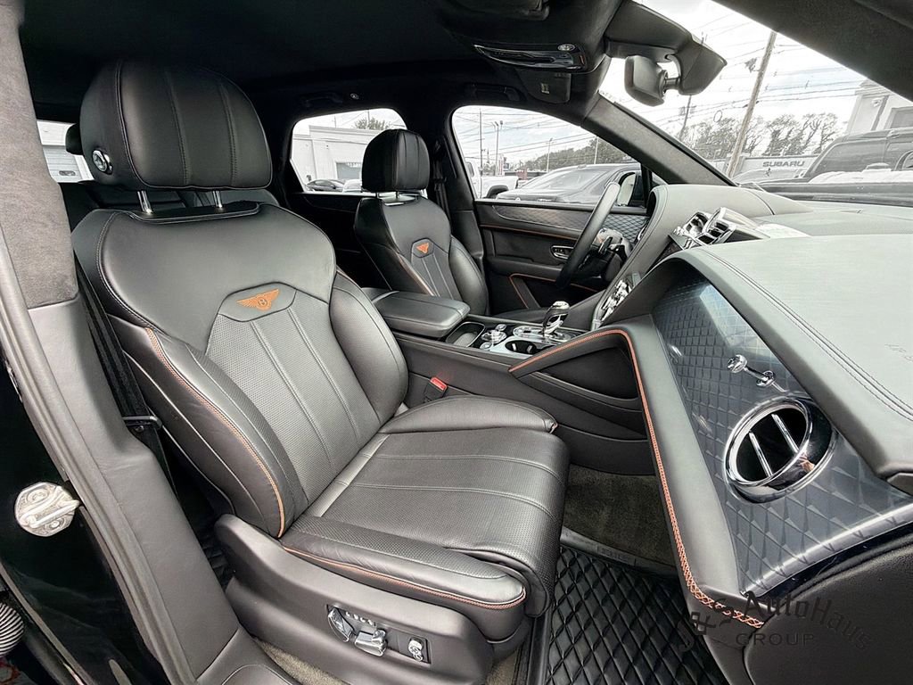 Used 2022 Bentley Bentayga AWD/4WD image 34