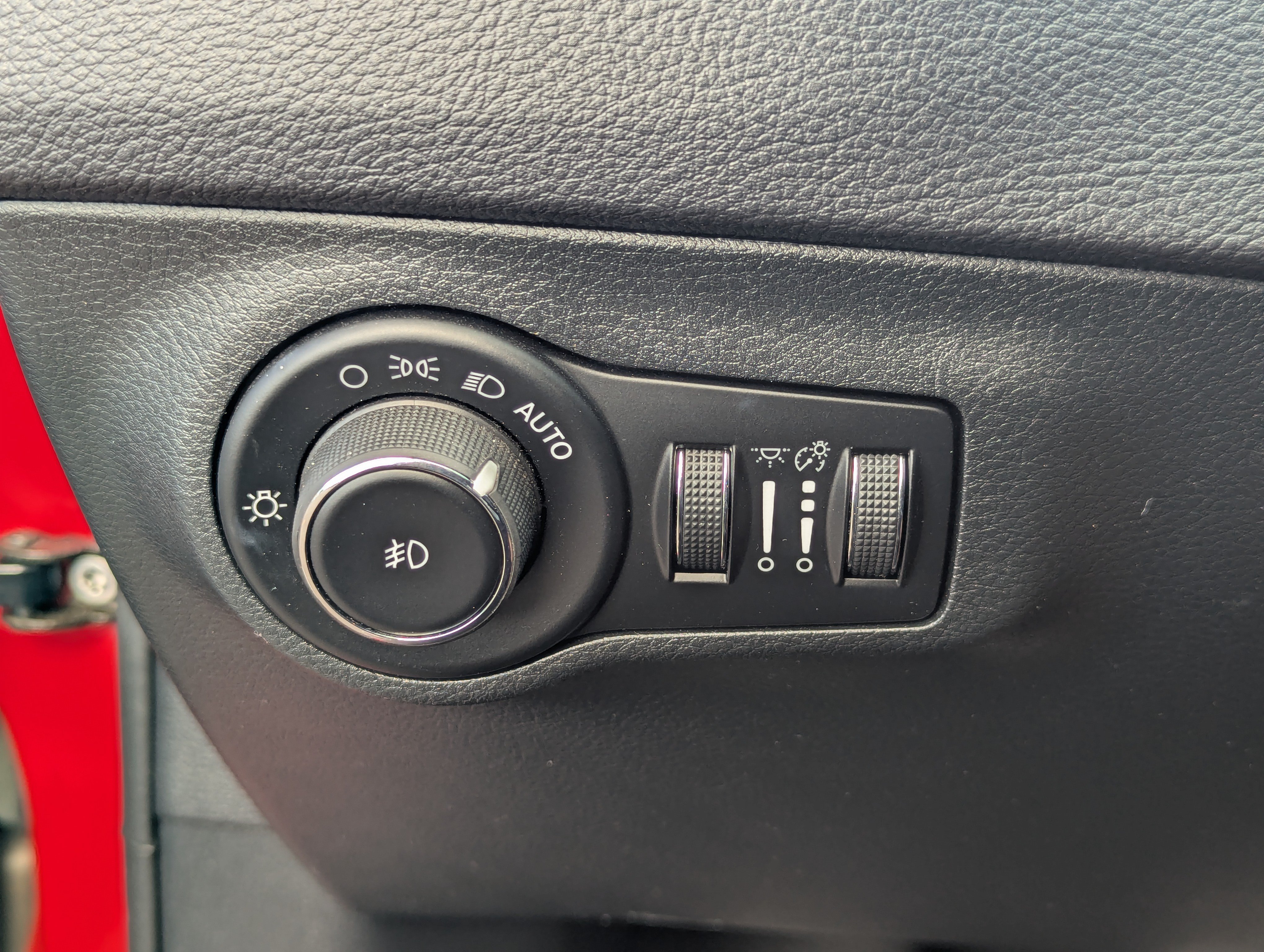 Used 2018 Jeep Compass Latitude w/ Cold Weather Group AWD/4WD image 30