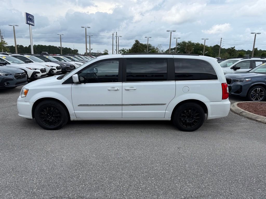 Used 2015 Chrysler Town & Country Touring FWD image 10