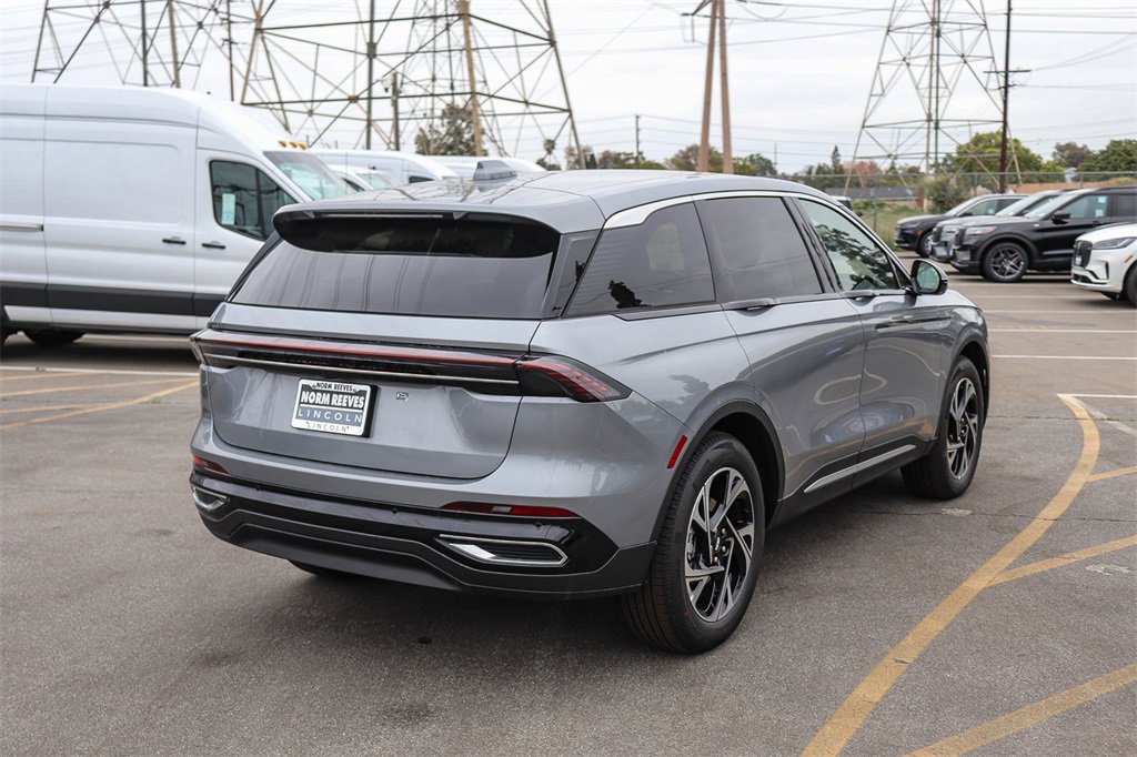 Used 2025 Lincoln Nautilus Premier image 8