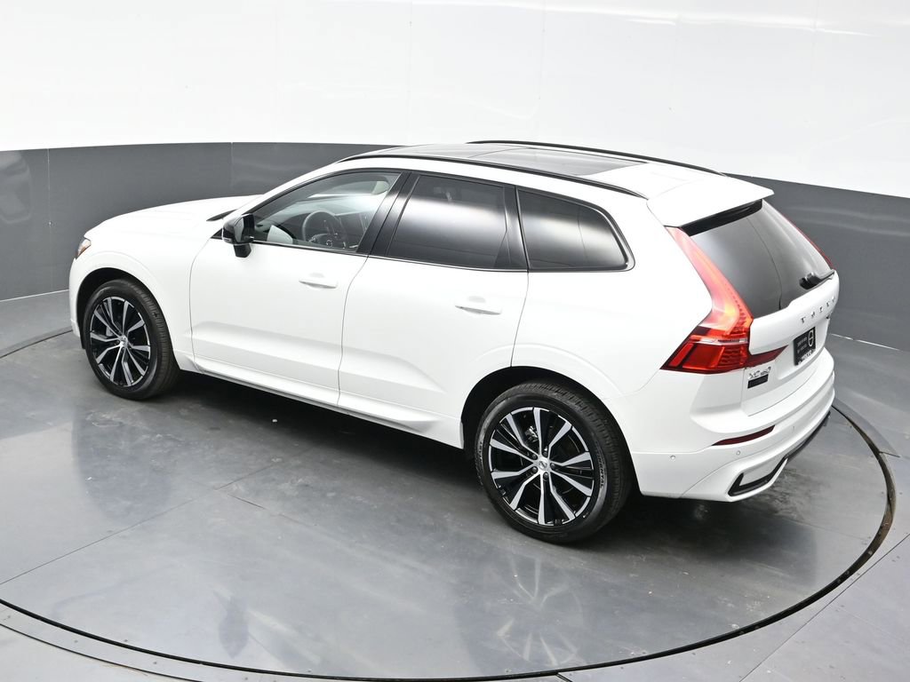 Used 2025 Volvo XC60 B5 Plus image 26