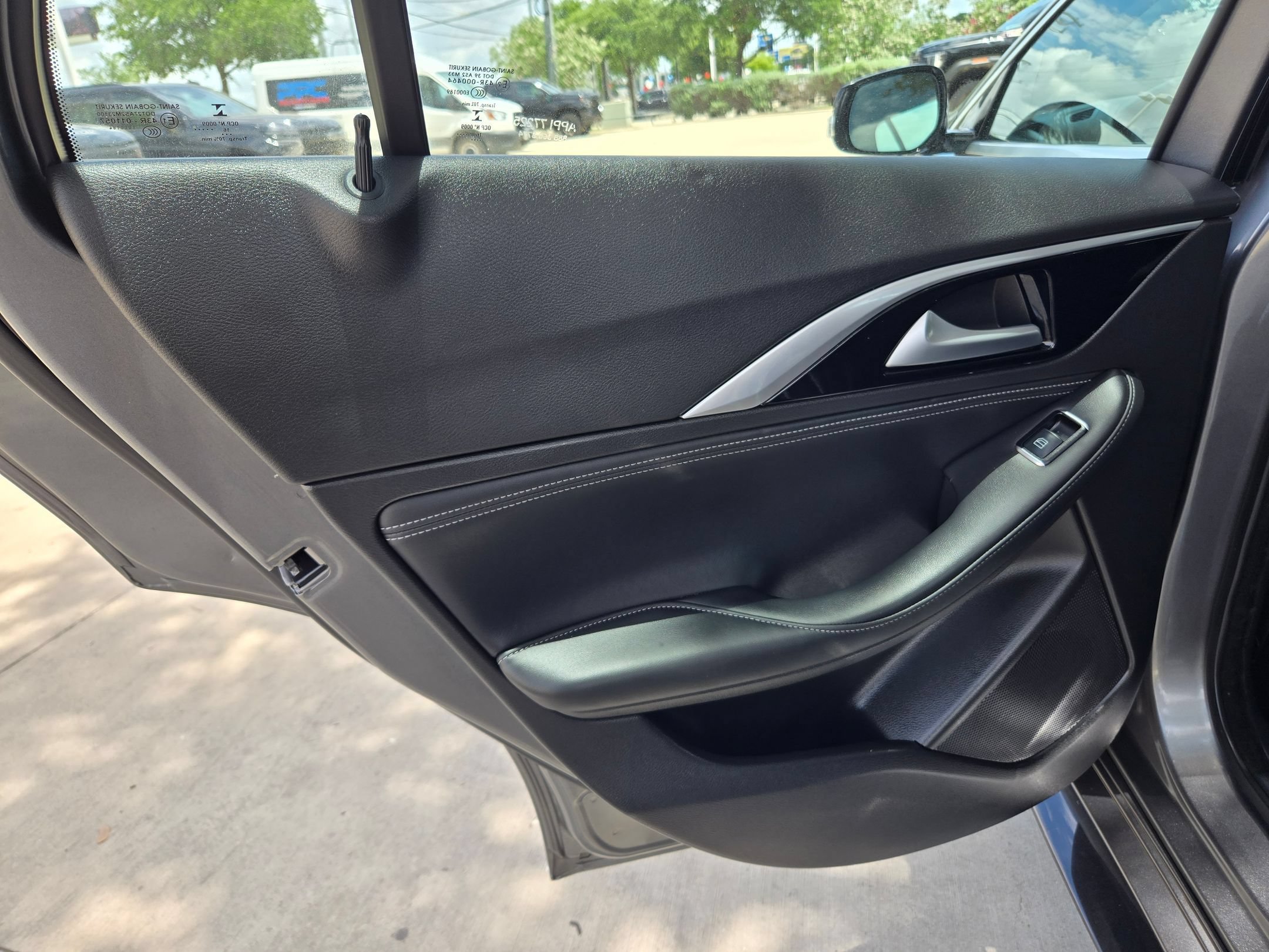 Used 2017 INFINITI QX30 Premium w/ Navigation Package FWD image 22