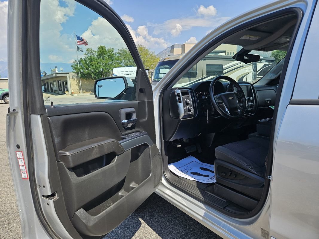 Used 2017 Chevrolet Silverado 1500 LT w/ LT Eassist Package AWD/4WD image 10
