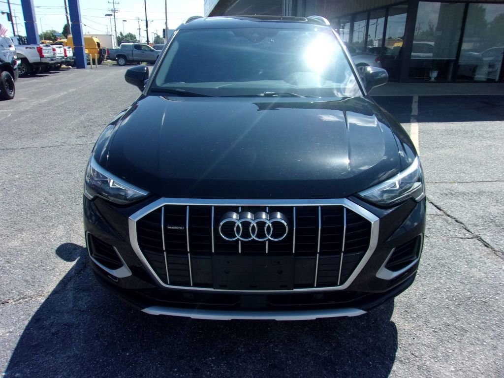 Used 2019 Audi Q3 2.0T Premium w/ Convenience Package AWD/4WD image 3