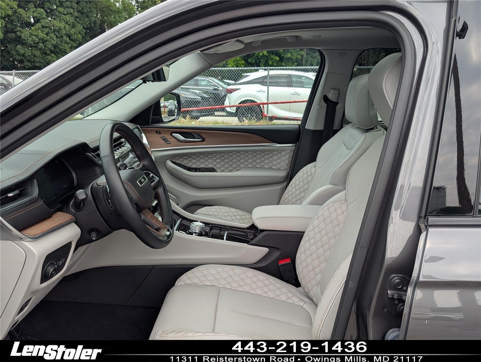 Used 2023 Jeep Grand Cherokee L Summit w/ Advanced Protech Group IV AWD/4WD image 18