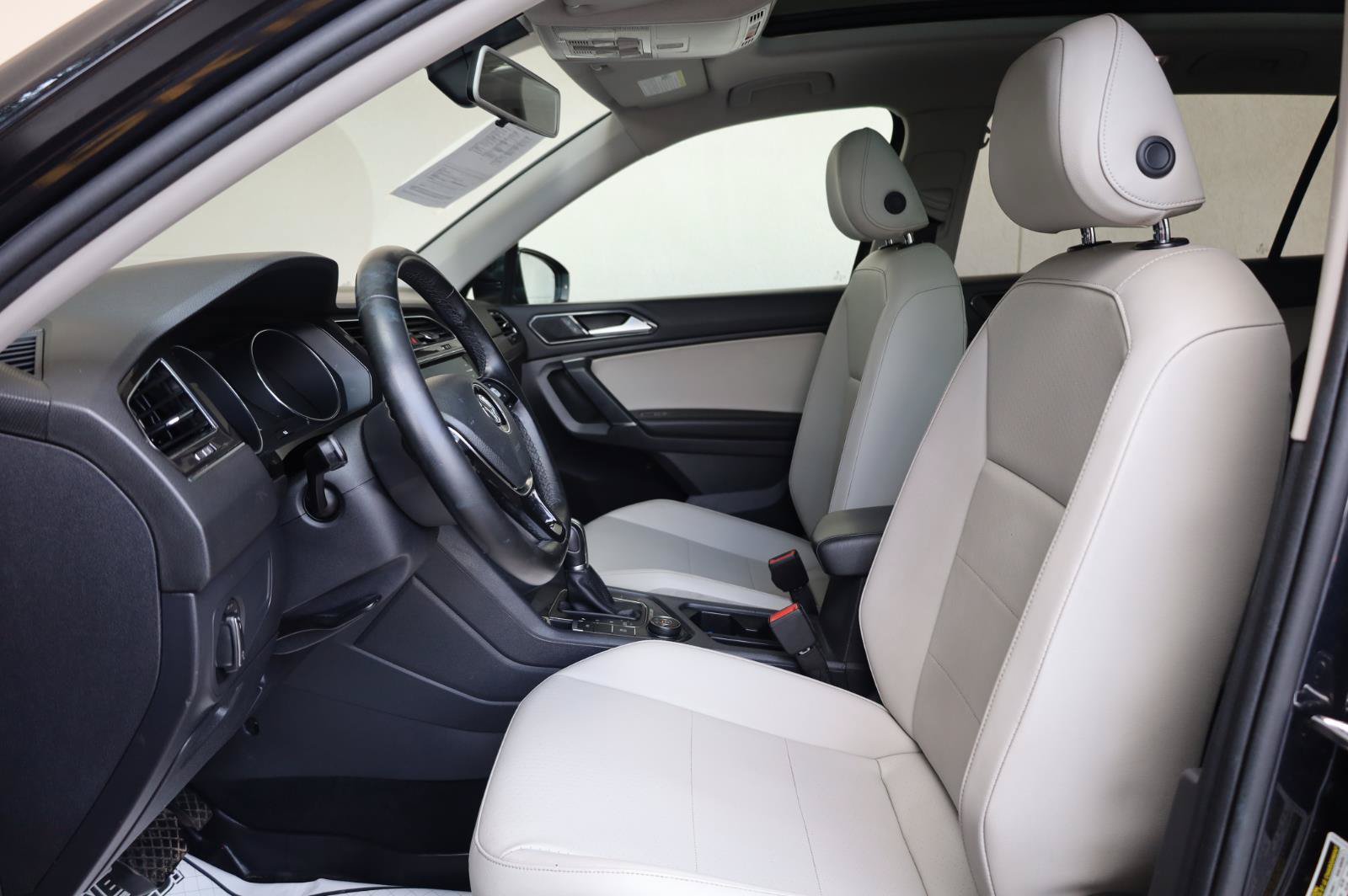 Used 2018 Volkswagen Tiguan SEL AWD/4WD image 13
