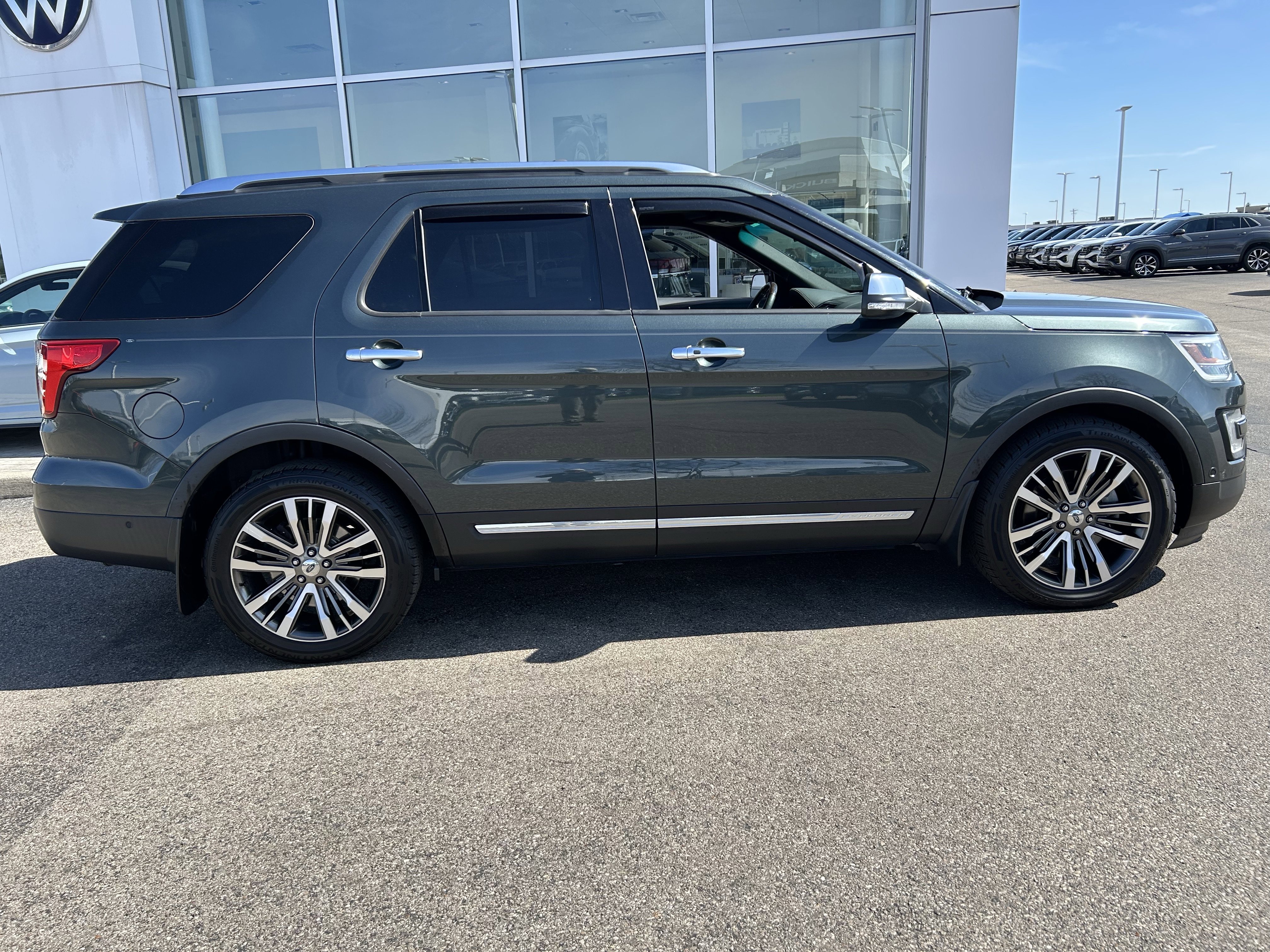 Used 2016 Ford Explorer Platinum image 8