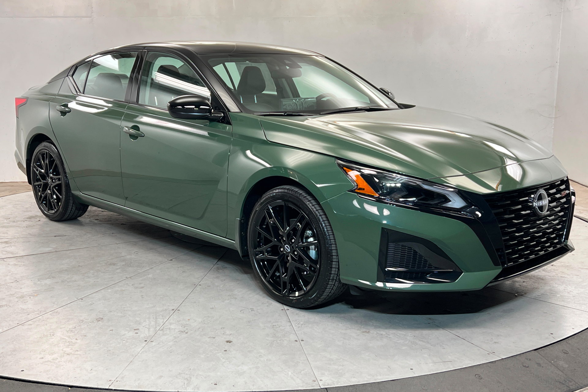 New 2026 Nissan Altima 2.5 SR w/ SR Midnight Edition Package FWD image 7