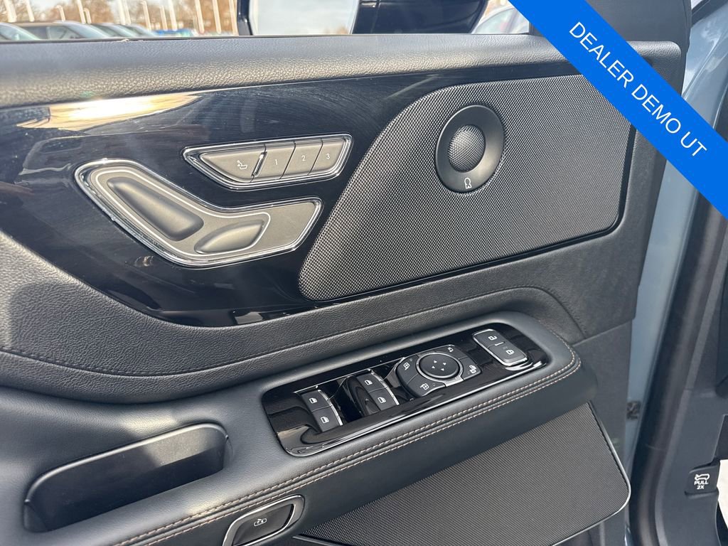 Used 2025 Lincoln Aviator Reserve w/ Jet Appearance Package image 26