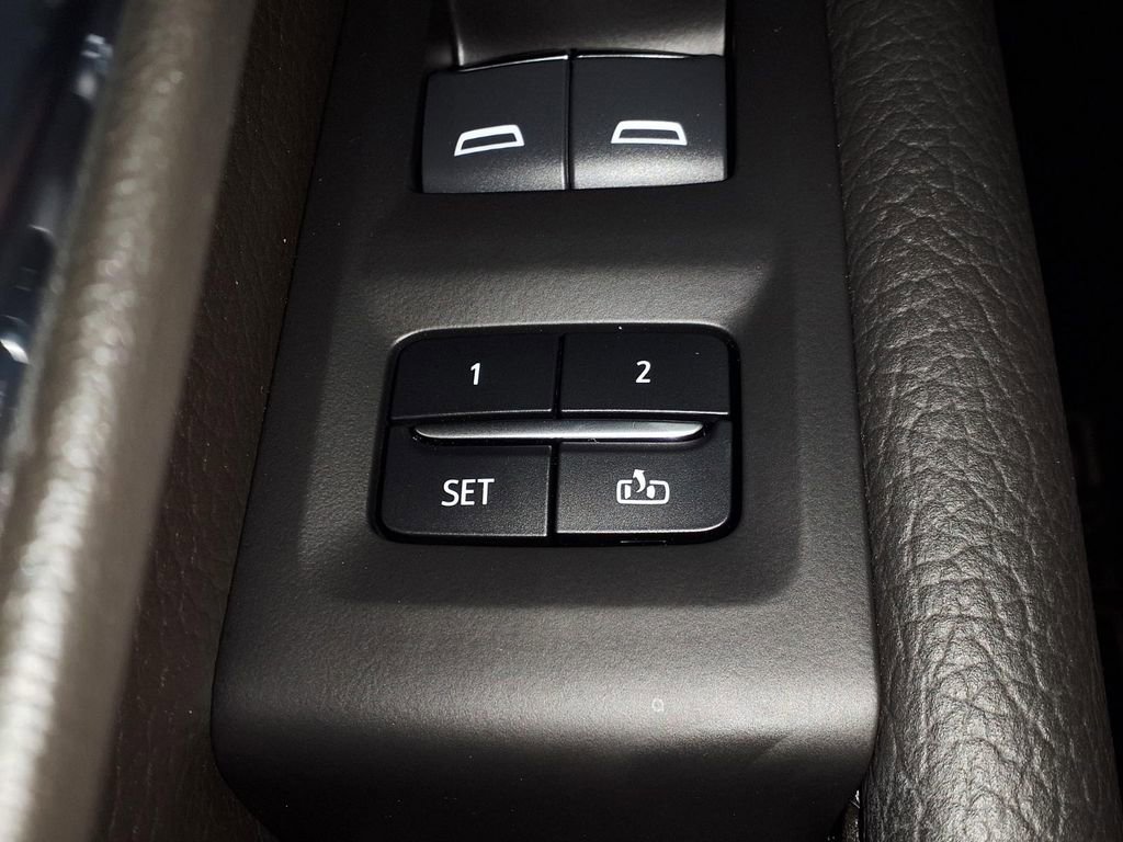 Used 2024 GMC Yukon Denali w/ Advanced Technology Package RWD image 17