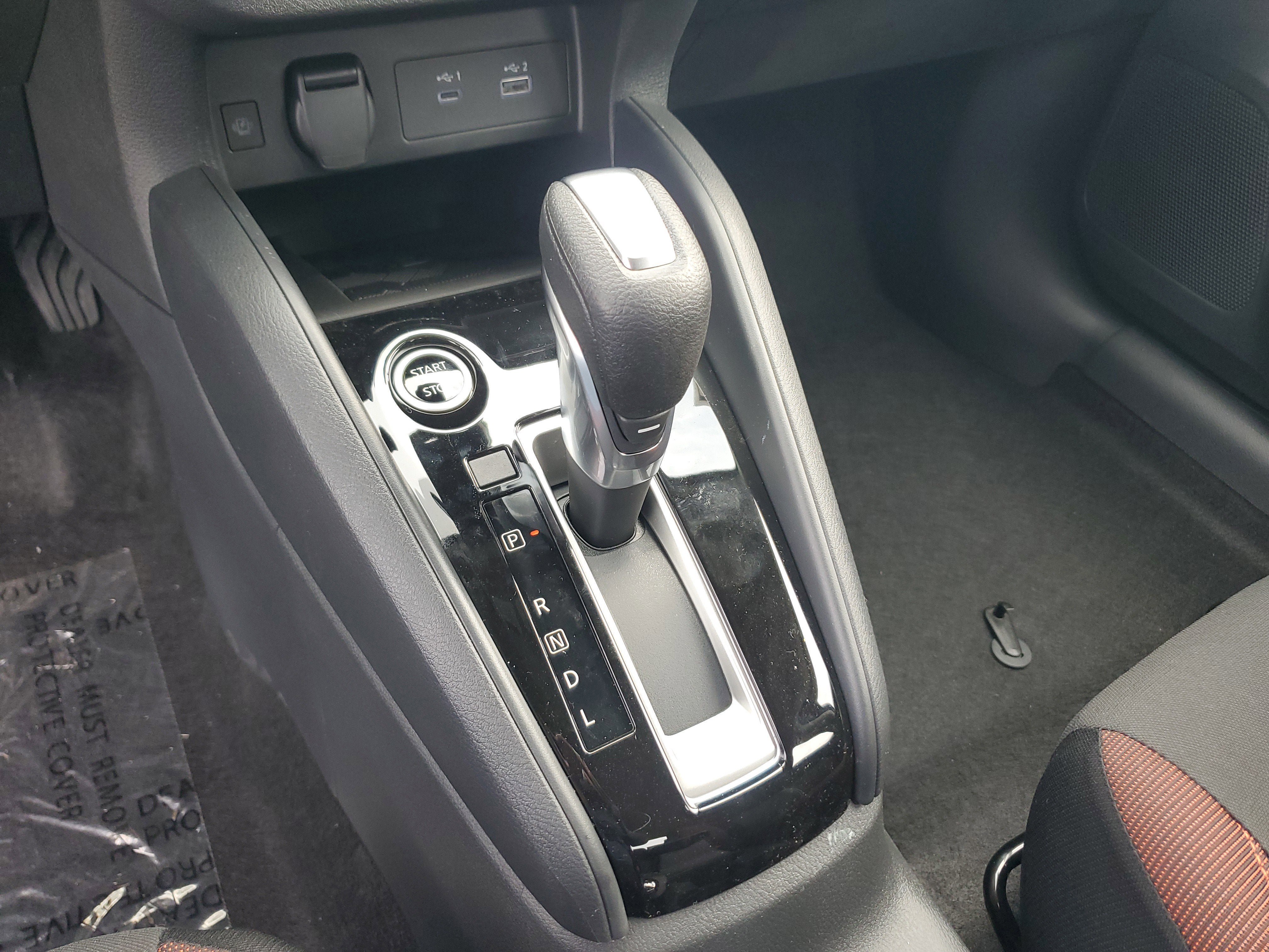 New 2025 Nissan Versa SR w/ Trunk Package FWD image 25