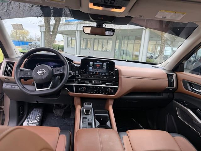 Used 2025 Nissan Pathfinder Platinum image 34