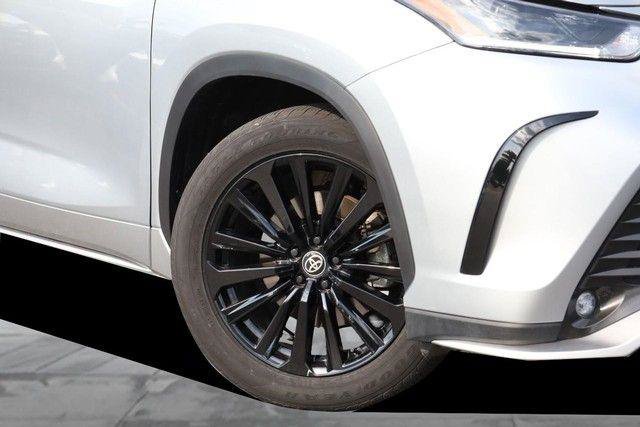 Used 2025 Toyota Highlander XSE AWD/4WD image 3