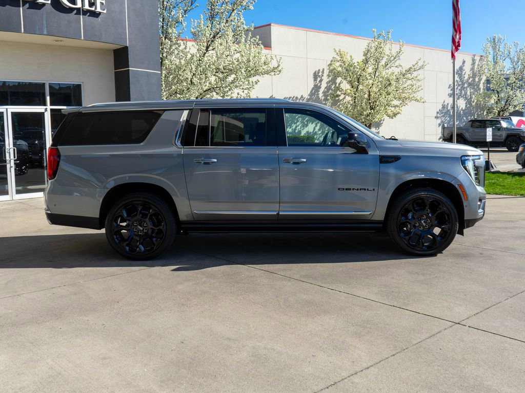 New 2026 GMC Yukon XL Denali w/ Denali Reserve Package image 8