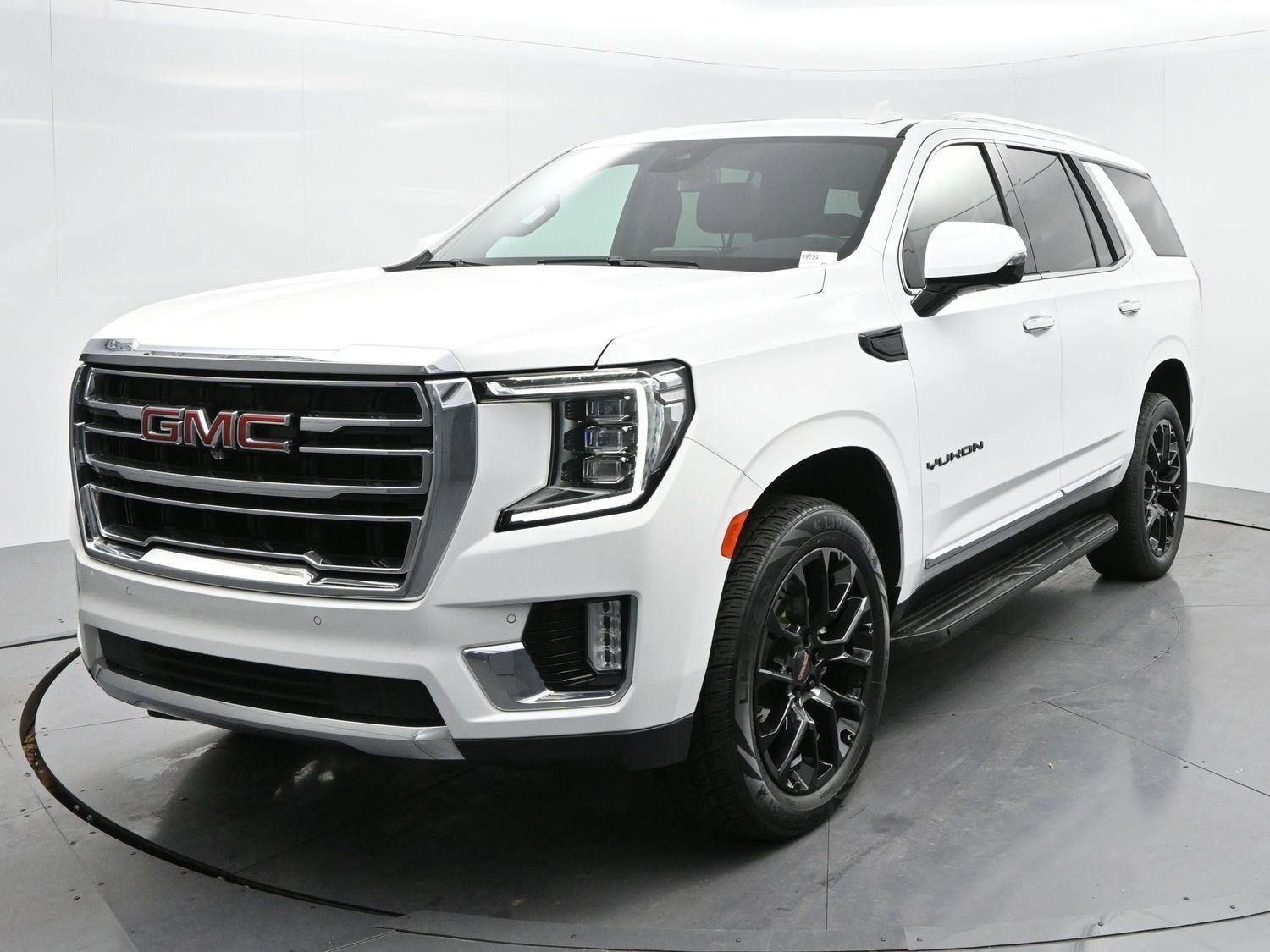 Used 2023 GMC Yukon SLT w/ SLT Premium Package image 3