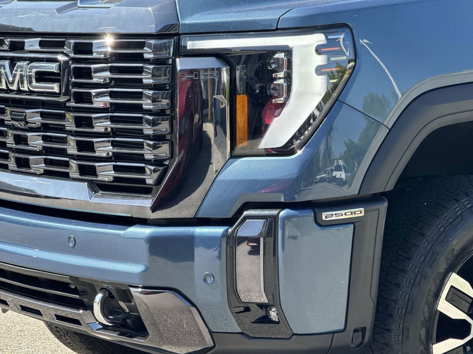 Used 2024 GMC Sierra 2500 Denali Ultimate AWD/4WD image 6
