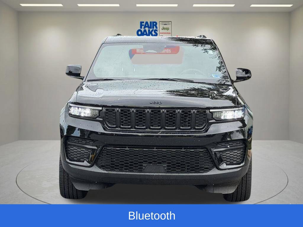 Certified 2025 Jeep Grand Cherokee Altitude AWD/4WD image 5