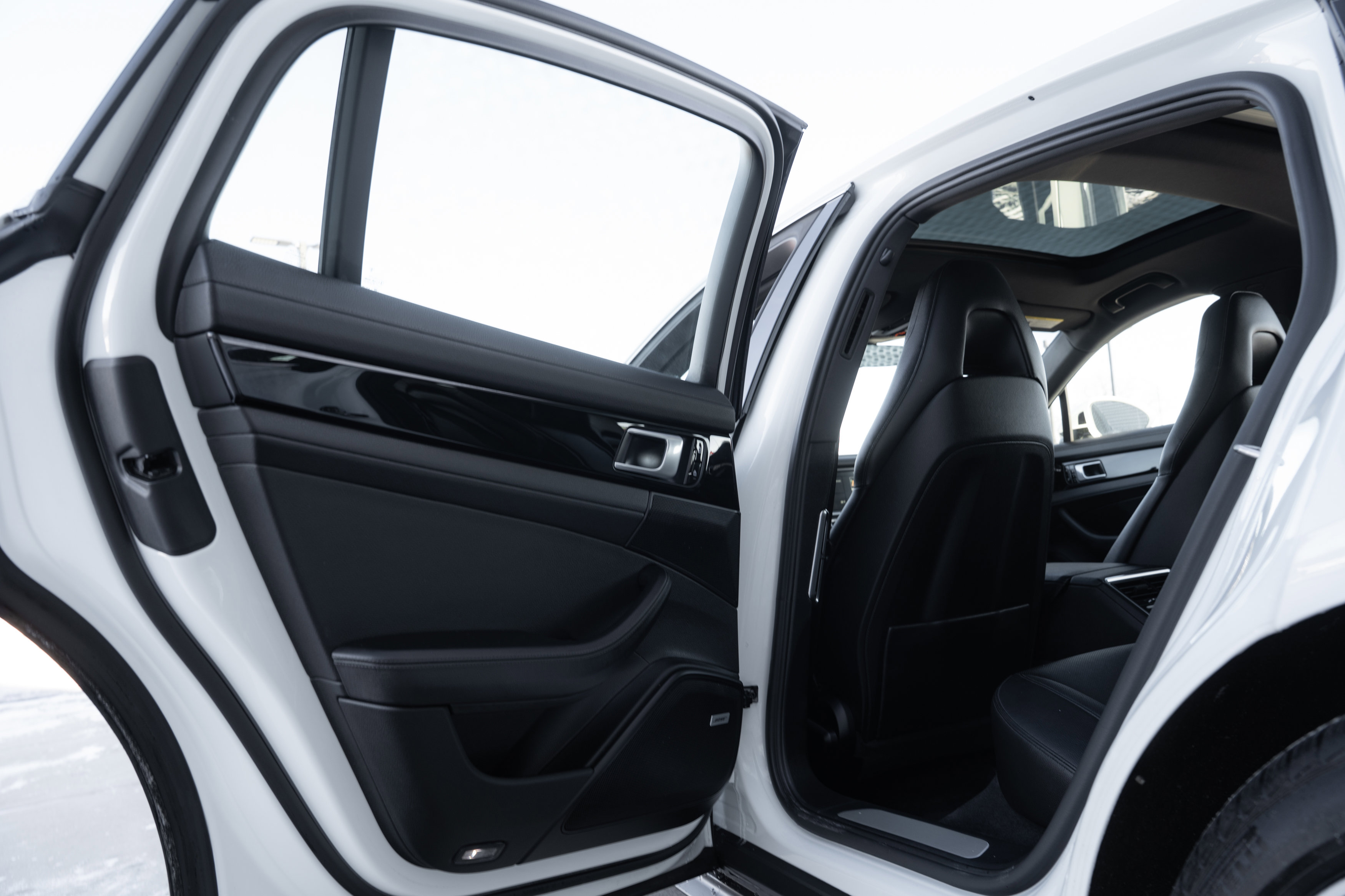 Used 2020 Porsche Panamera 4S image 29