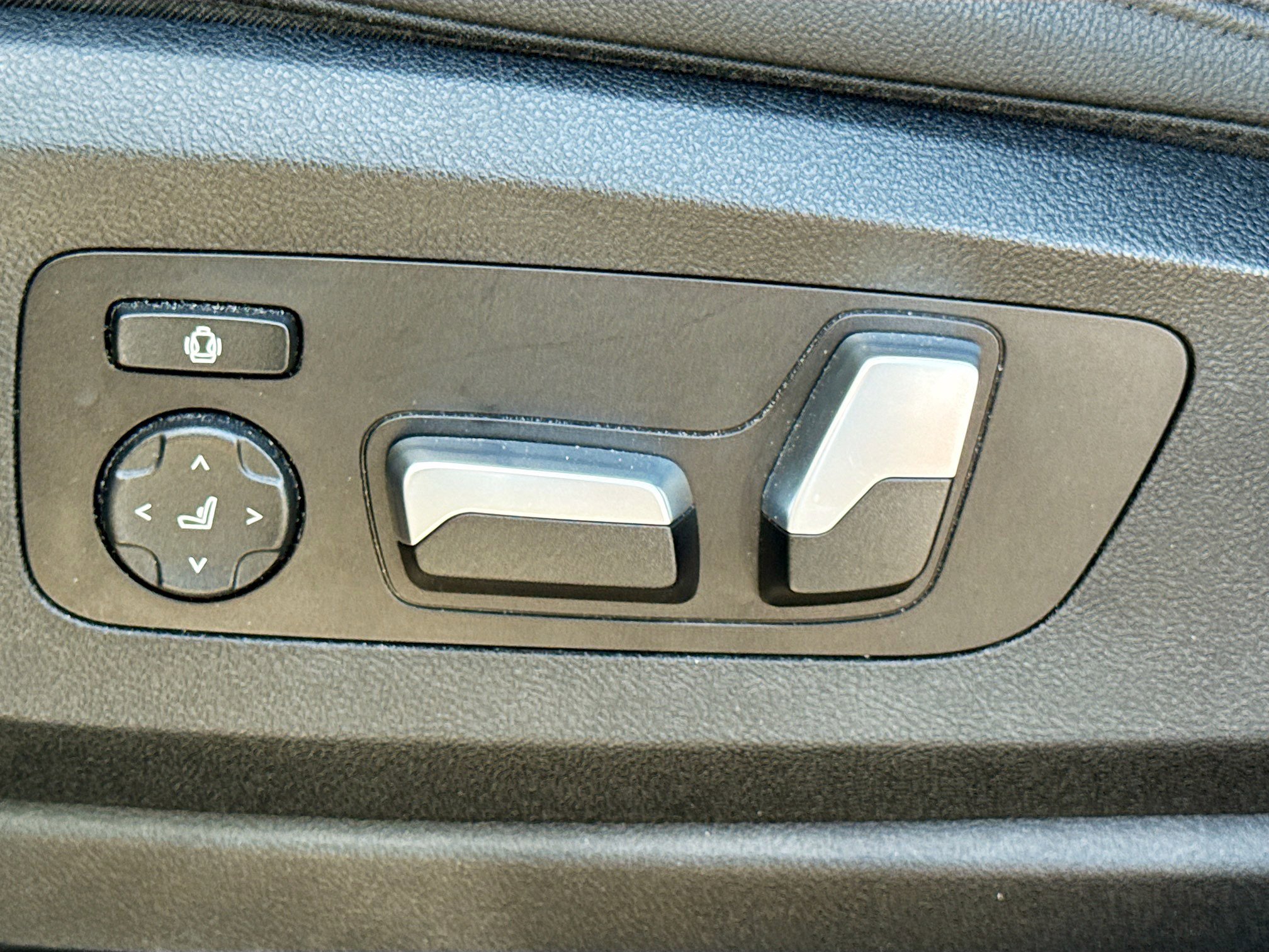 Used 2020 BMW X7 xDrive40i w/ Premium Package image 26