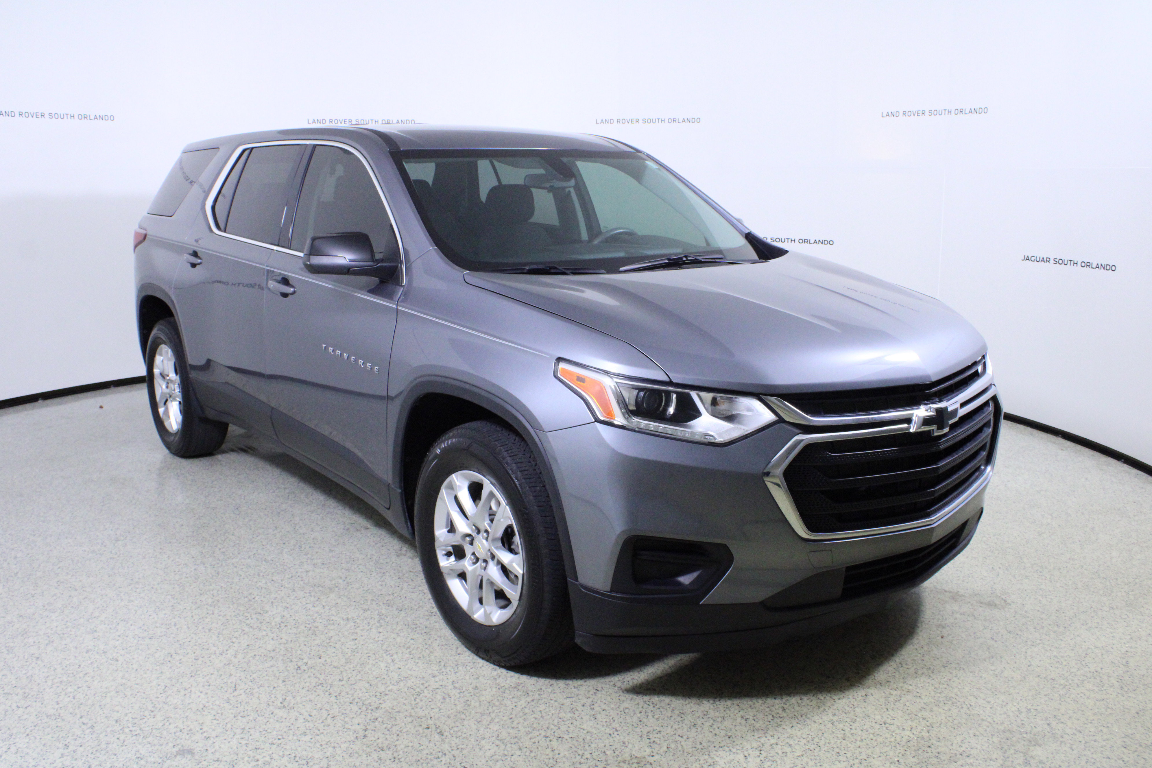 Used 2021 Chevrolet Traverse LS image 3
