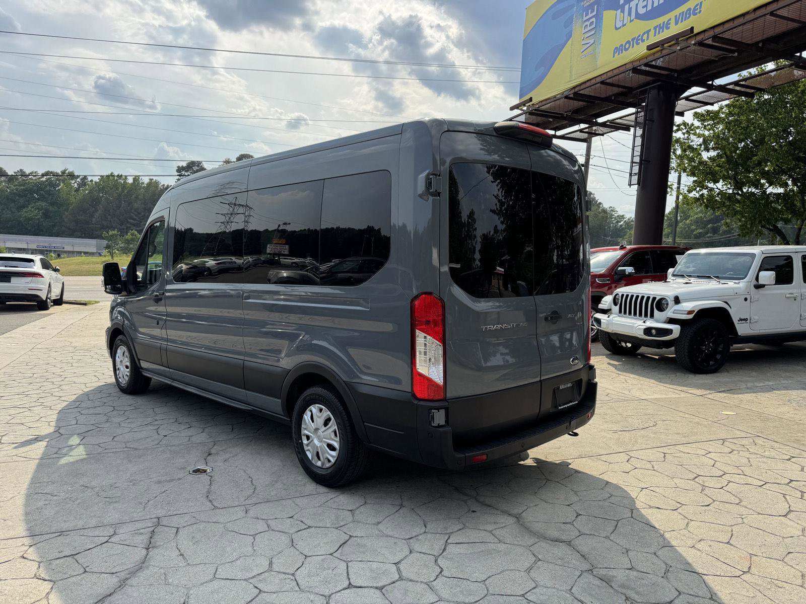 Used 2022 Ford Transit 350 XLT RWD image 7