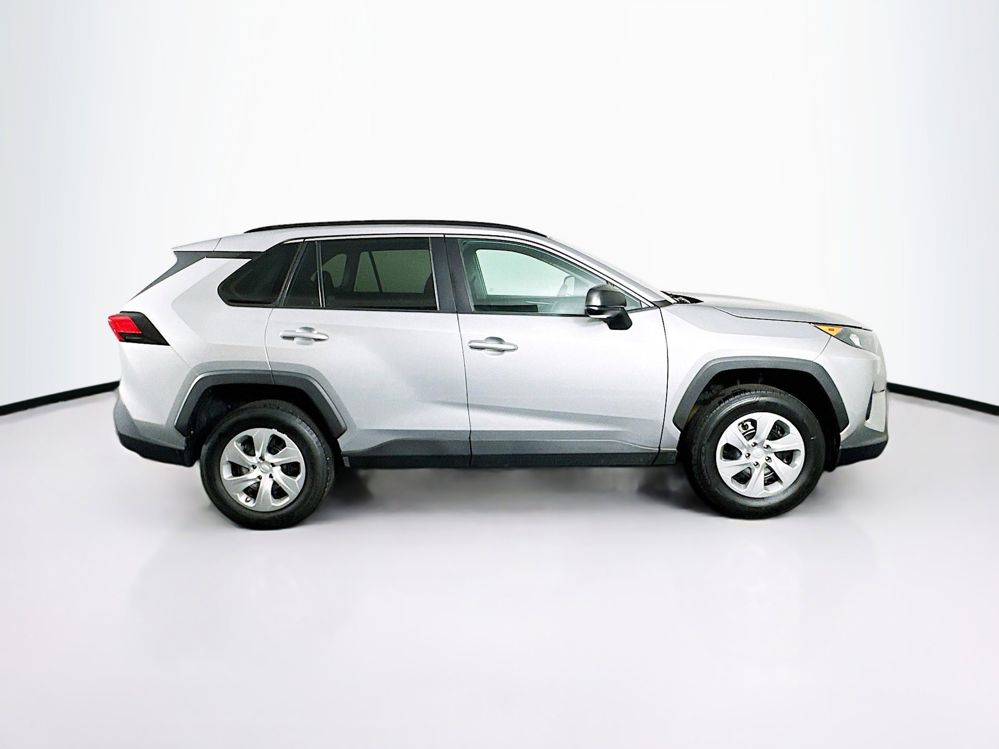 Used 2021 Toyota RAV4 LE FWD image 10