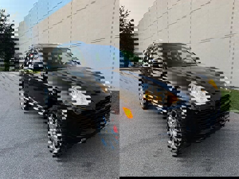 Used 2006 Porsche Cayenne Turbo image 4