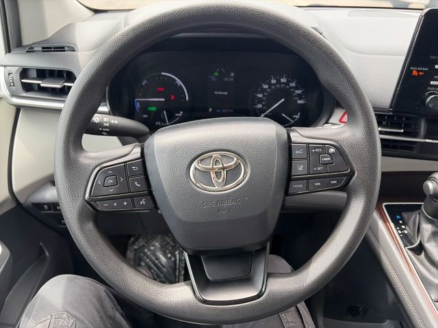 Used 2023 Toyota Sienna LE FWD image 18