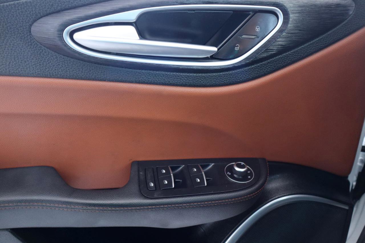 Used 2019 Alfa Romeo Giulia w/ Nero Edizione image 30