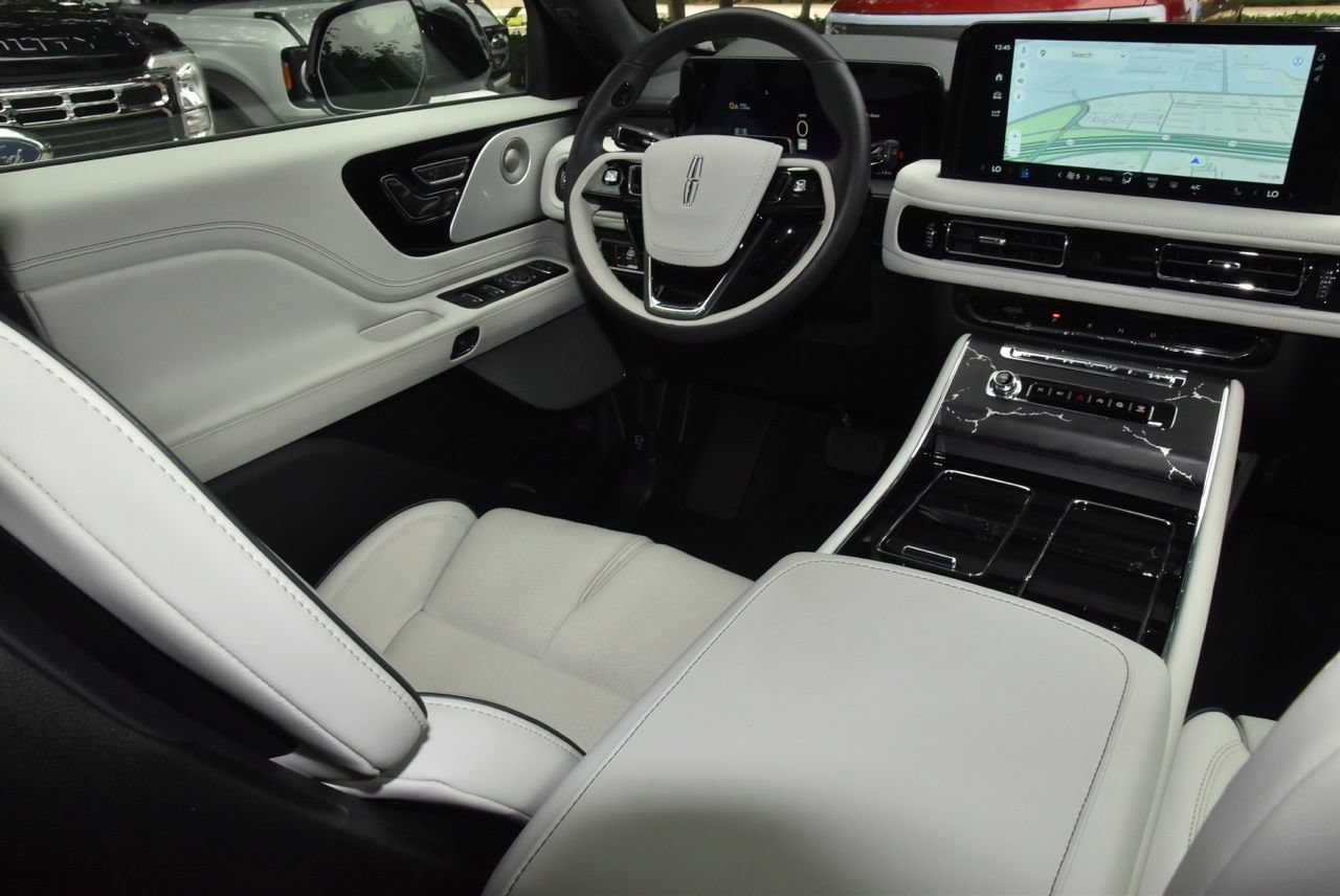 Used 2025 Lincoln Aviator Black Label AWD/4WD image 16