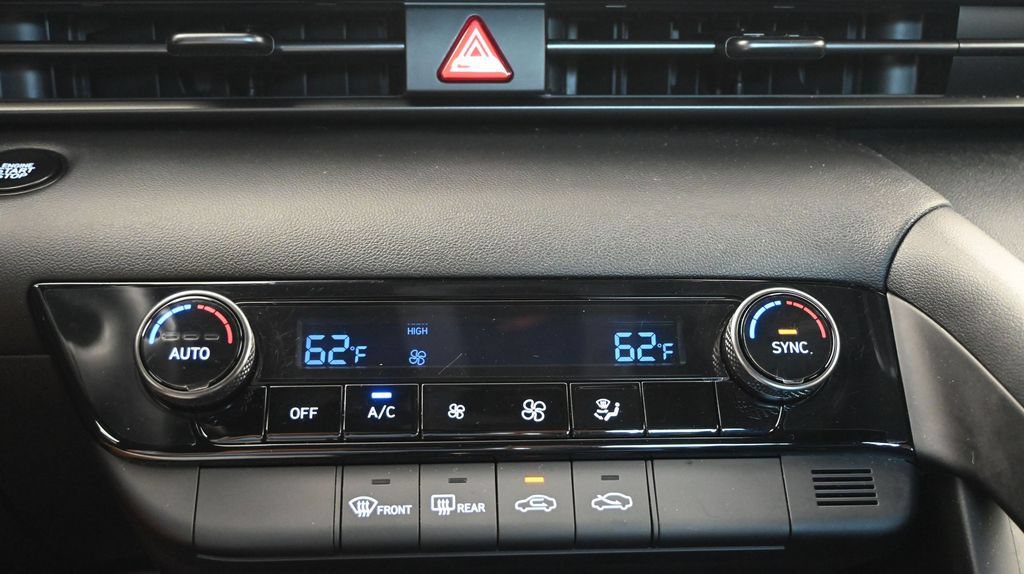 Certified 2025 Hyundai Elantra Sport FWD image 33
