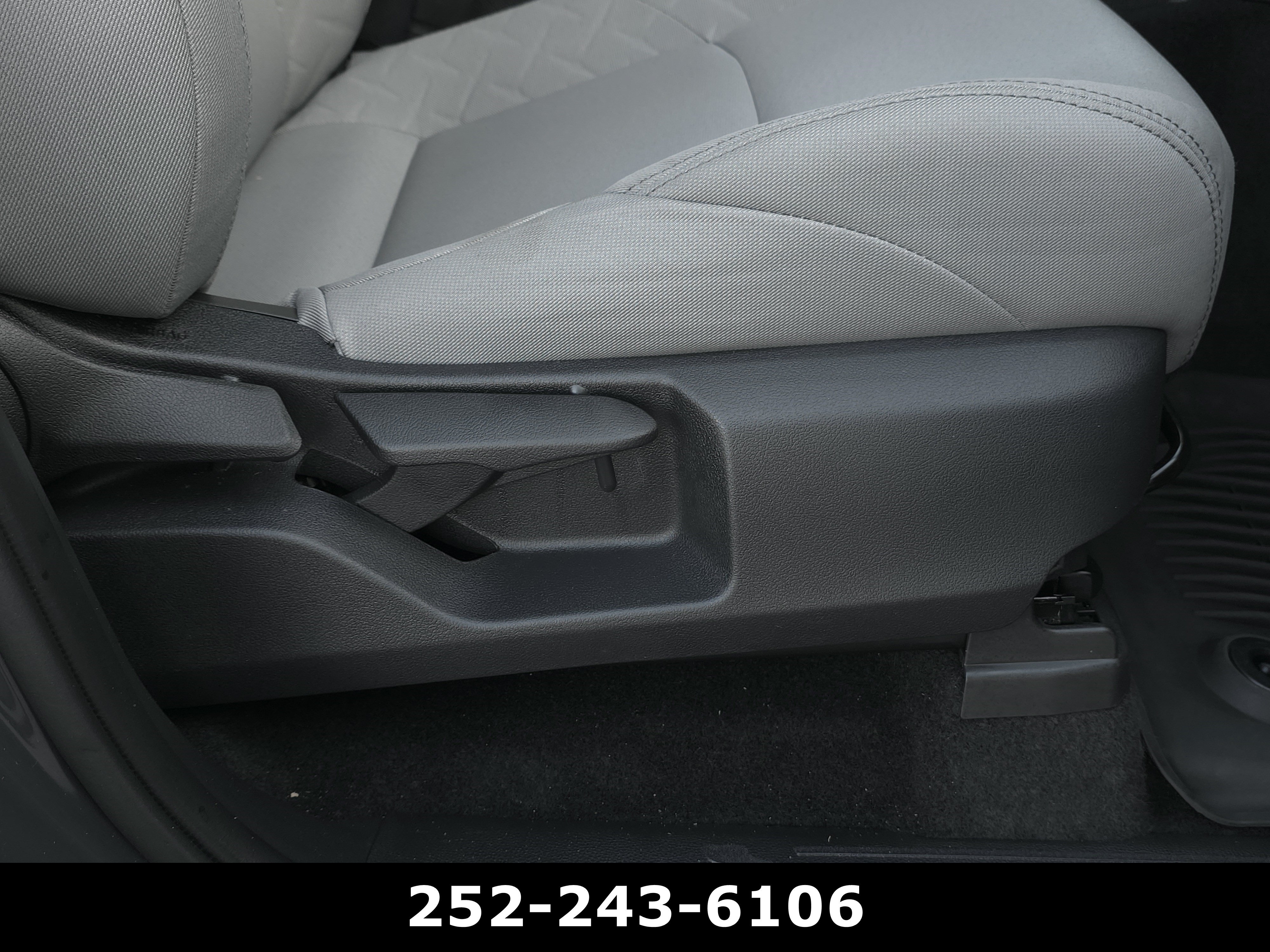 Used 2025 Toyota Tacoma SR5 AWD/4WD image 40