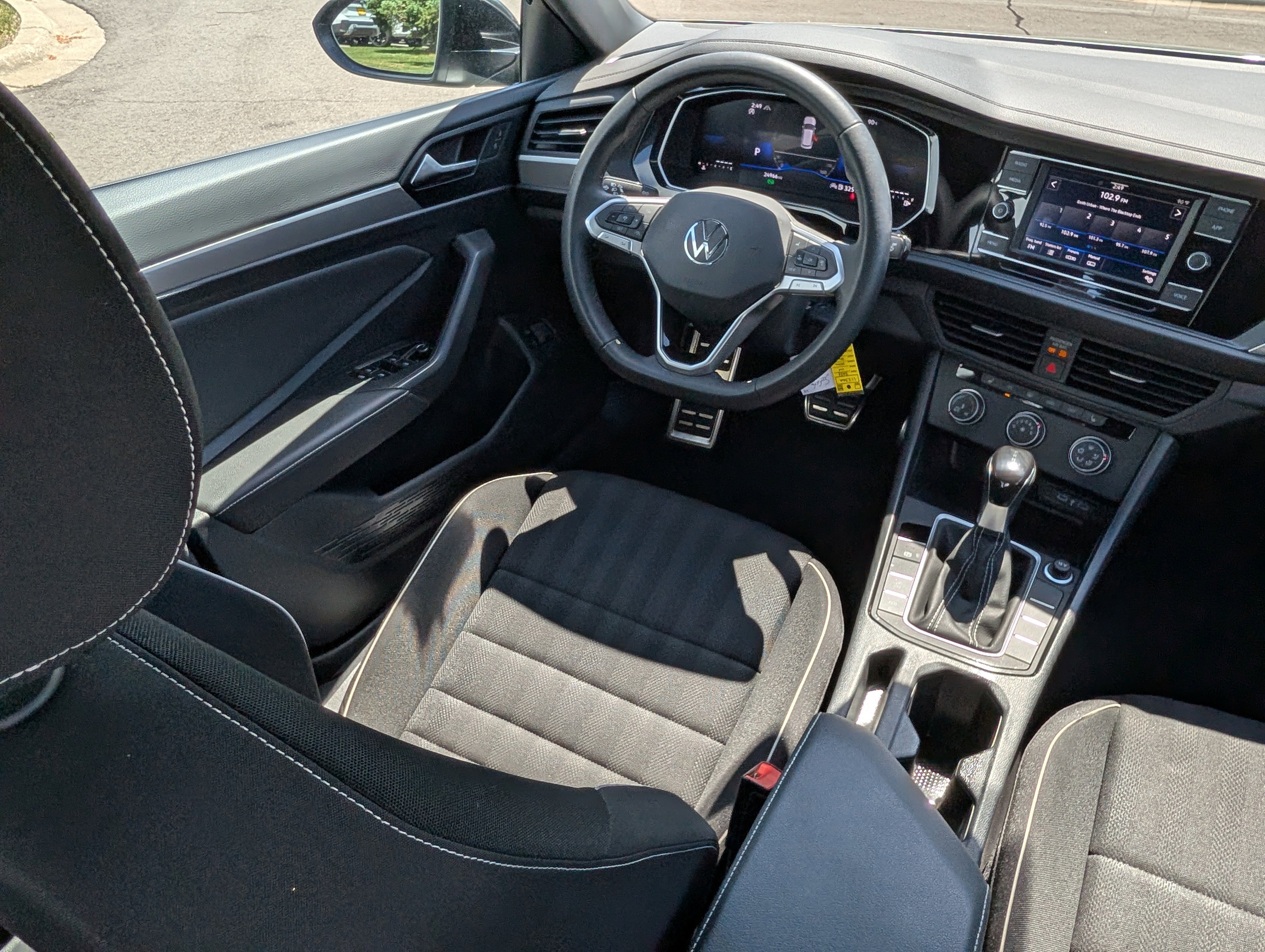 Certified 2024 Volkswagen Jetta Sport FWD image 9