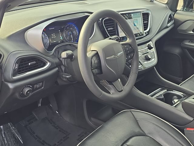 Used 2023 Chrysler Pacifica Limited w/ S Appearance Package AWD/4WD image 8